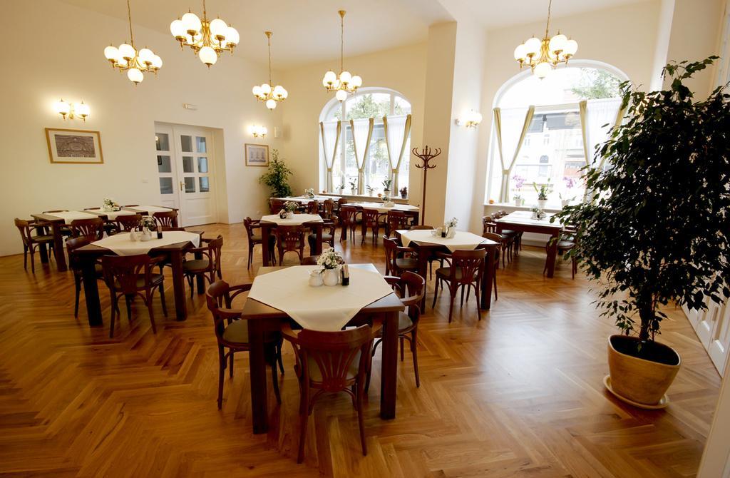 Bohumín Hotel Pod Zelenym Dubem מראה חיצוני תמונה