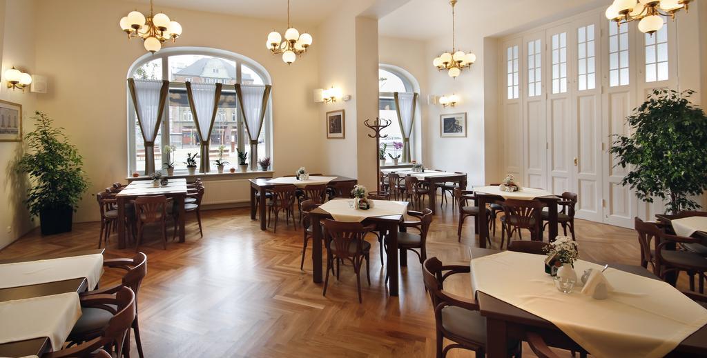 Bohumín Hotel Pod Zelenym Dubem מראה חיצוני תמונה